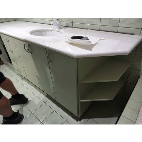 ΜΠΑΝΙΟ ΣΤΗΝ ΑΠΟΧΡΩΣΗ ΤΟΥ ΠΡΑΣΙΝΟΥ