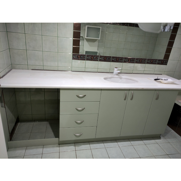 ΜΠΑΝΙΟ ΣΤΗΝ ΑΠΟΧΡΩΣΗ ΤΟΥ ΠΡΑΣΙΝΟΥ