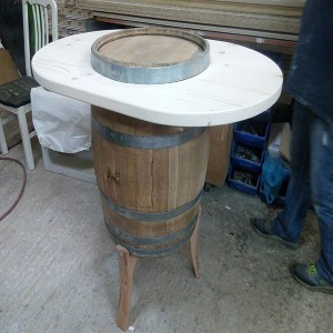 ΤΡΑΠΕΖΙ ΑΠΟ ΒΑΡΕΛΙ