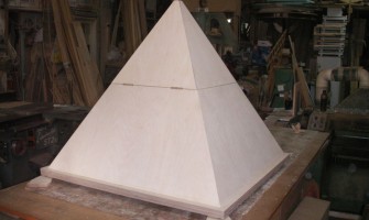 Κατασκευή ξύλινη πυραμίδα